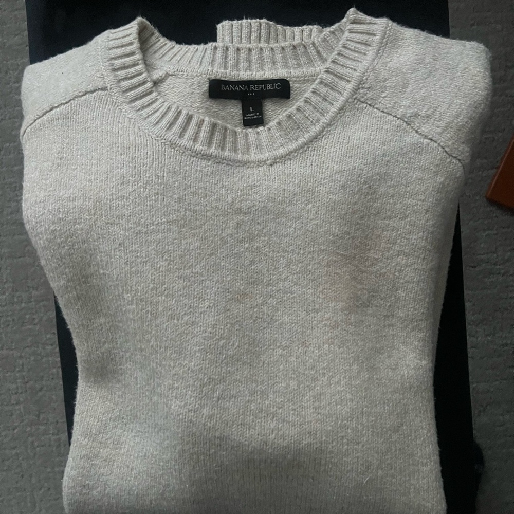 Banana Republic Men's Large White Sweater Gently Pre Owned Smoke Free Crewneck